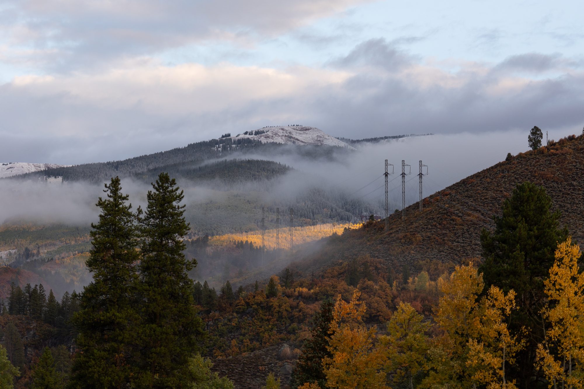 Morning mist in the mountains around Echo Valley